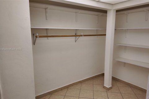 Condo in Miami, Florida, 1 bedroom  № 1895677 - photo 13