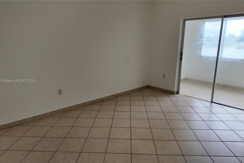 Condo in Miami, Florida, 1 bedroom  № 1895677 - photo 10