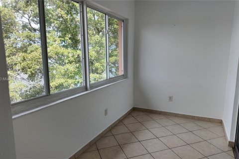 Condo in Miami, Florida, 1 bedroom  № 1895677 - photo 12