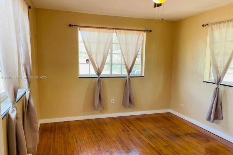 Propiedad comercial en venta en Miami, Florida, 238.11 m2 № 1852224 - foto 16
