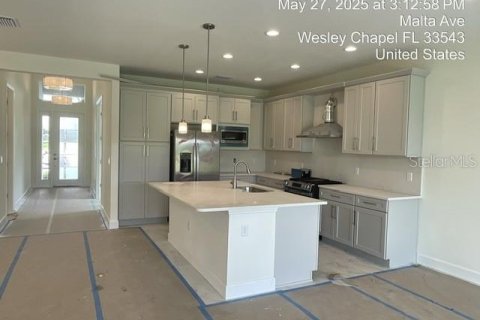 House in Wesley Chapel, Florida 2 bedrooms, 169.73 sq.m. № 1690683 - photo 3
