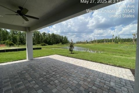 House in Wesley Chapel, Florida 2 bedrooms, 169.73 sq.m. № 1690683 - photo 4