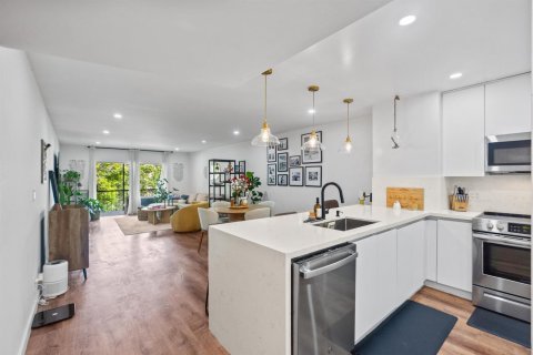 Copropriété à louer à Lauderhill, Floride: 2 chambres, 122.07 m2 № 2263178 - photo 5