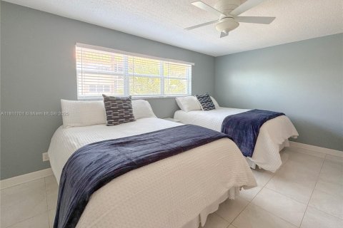 Condo in Hallandale Beach, Florida, 2 bedrooms  № 1959891 - photo 19