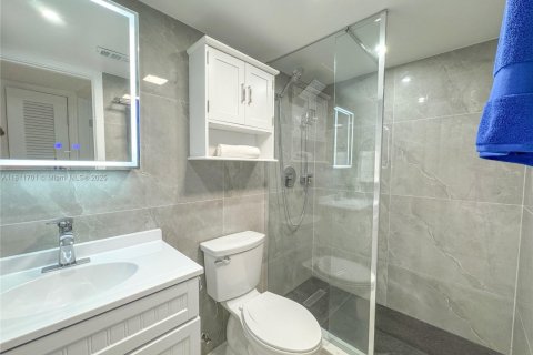 Condo in Hallandale Beach, Florida, 2 bedrooms  № 1959891 - photo 20