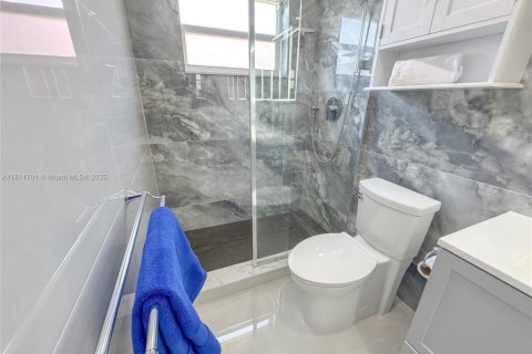 Condo in Hallandale Beach, Florida, 2 bedrooms  № 1959891 - photo 17