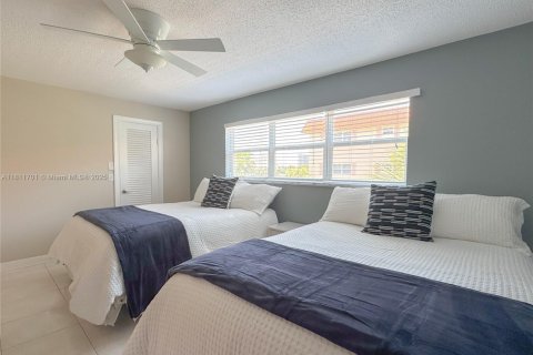 Condo in Hallandale Beach, Florida, 2 bedrooms  № 1959891 - photo 18
