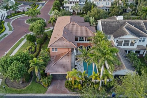 Villa ou maison à vendre à Tampa, Floride: 4 chambres, 472.22 m2 № 2404905 - photo 11
