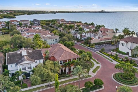 Villa ou maison à vendre à Tampa, Floride: 4 chambres, 472.22 m2 № 2404905 - photo 6