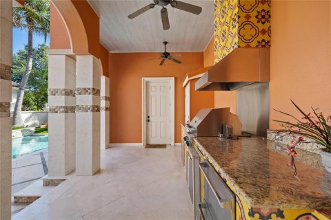 Villa ou maison à vendre à Tampa, Floride: 4 chambres, 472.22 m2 № 2404905 - photo 22