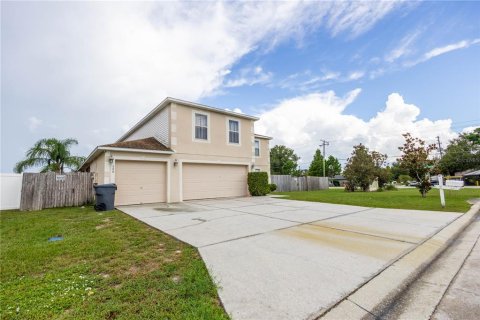 House in Winter Haven, Florida 4 bedrooms, 259.94 sq.m. № 1876125 - photo 3