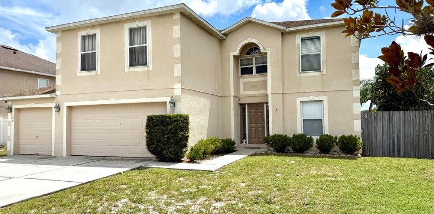 House in Winter Haven, Florida 4 bedrooms, 259.94 sq.m. № 1876125