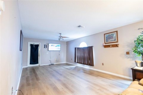 House in Winter Haven, Florida 4 bedrooms, 259.94 sq.m. № 1876125 - photo 9