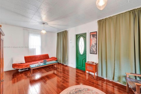 Propiedad comercial en venta en Miami, Florida, 131.46 m2 № 1891341 - foto 23
