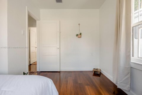 Propiedad comercial en venta en Miami, Florida, 131.46 m2 № 1891341 - foto 13
