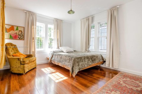 Propiedad comercial en venta en Miami, Florida, 131.46 m2 № 1891341 - foto 10