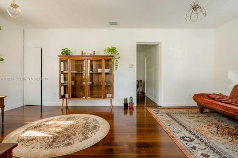 Propiedad comercial en venta en Miami, Florida, 131.46 m2 № 1891341 - foto 4