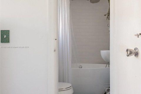 Propiedad comercial en venta en Miami, Florida, 131.46 m2 № 1891341 - foto 17