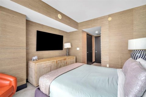 Condo in Miami, Florida, 2 bedrooms  № 1863216 - photo 13