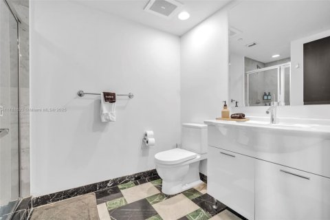 Condo in Miami, Florida, 2 bedrooms  № 1863216 - photo 15