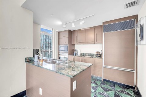 Condo in Miami, Florida, 2 bedrooms  № 1863216 - photo 6
