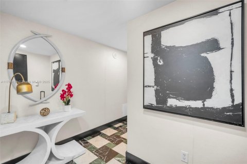Condo in Miami, Florida, 2 bedrooms  № 1863216 - photo 19