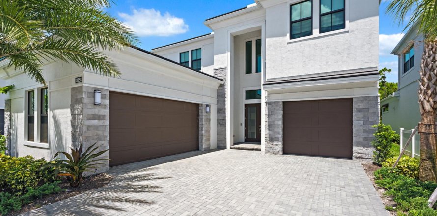 House in Palm Beach Gardens, Florida 5 bedrooms, 480.03 sq.m. № 2177573