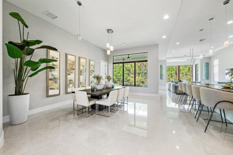 House in Palm Beach Gardens, Florida 5 bedrooms, 480.03 sq.m. № 2177573 - photo 7