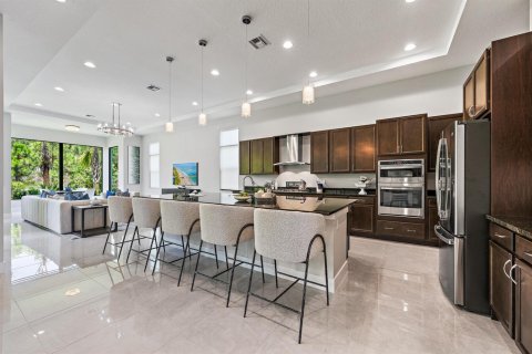 House in Palm Beach Gardens, Florida 5 bedrooms, 480.03 sq.m. № 2177573 - photo 3
