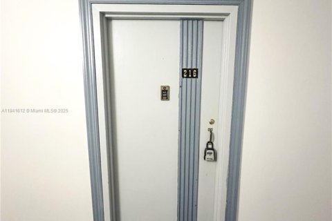 Купить кондоминиум в Санни-Айлс-Бич, Флорида 2 спальни, 71.26м2, № 1832529 - фото 15