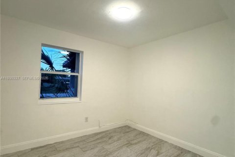 Снять в аренду виллу или дом в Помпано-Бич, Флорида 3 спальни, 95.88м2, № 2007680 - фото 8