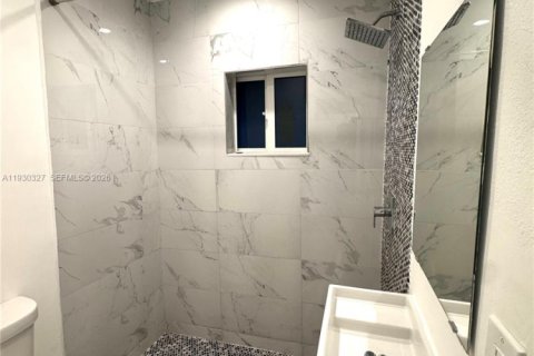 Снять в аренду виллу или дом в Помпано-Бич, Флорида 3 спальни, 95.88м2, № 2007680 - фото 9