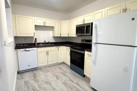 Снять в аренду виллу или дом в Помпано-Бич, Флорида 3 спальни, 95.88м2, № 2007680 - фото 3