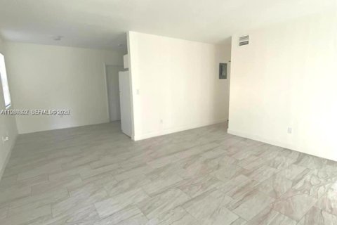 Снять в аренду виллу или дом в Помпано-Бич, Флорида 3 спальни, 95.88м2, № 2007680 - фото 2