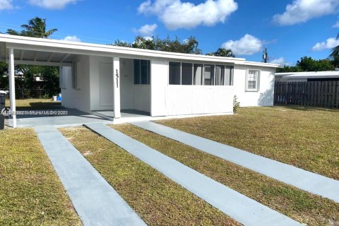 Дом в Помпано-Бич, Флорида 3 спальни, 95.88м2 № 2007680