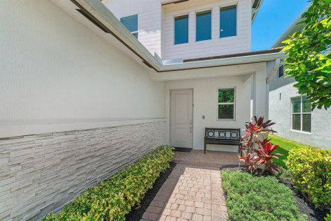 House in Deerfield Beach, Florida 3 bedrooms, 195.84 sq.m. № 2245207 - photo 2