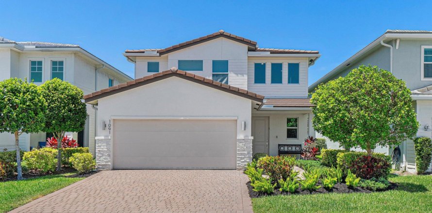 House in Deerfield Beach, Florida 3 bedrooms, 195.84 sq.m. № 2245207