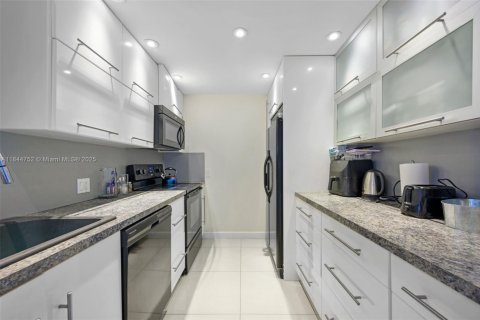 Купить кондоминиум в Авентура, Флорида 2 спальни, 105.72м2, № 1841135 - фото 9