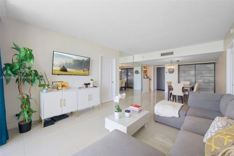 Купить кондоминиум в Авентура, Флорида 2 спальни, 105.72м2, № 1841135 - фото 3