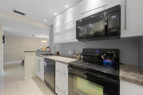Купить кондоминиум в Авентура, Флорида 2 спальни, 105.72м2, № 1841135 - фото 10