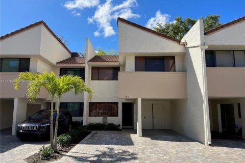 Adosado en Coral Springs, Florida 3 dormitorios, 149.02 m2 № 2052074