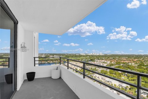 Condo in Hallandale Beach, Florida, 1 bedroom № 2193740 - photo 29
