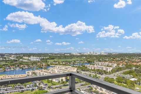 Condo in Hallandale Beach, Florida, 1 bedroom № 2193740 - photo 30
