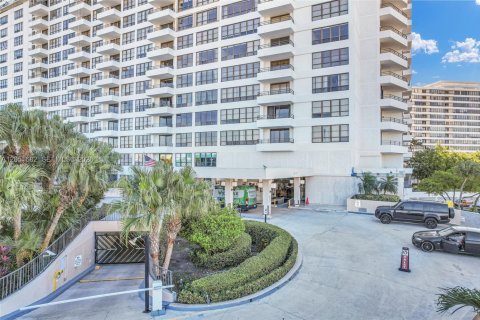 Condo in Hallandale Beach, Florida, 1 bedroom  № 2193740