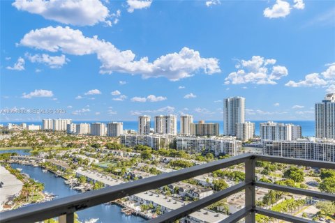 Condo in Hallandale Beach, Florida, 1 bedroom № 2193740 - photo 28