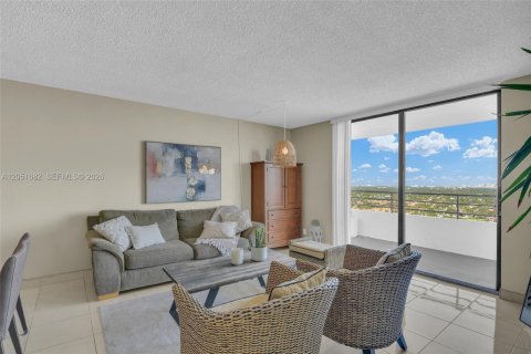 Condo in Hallandale Beach, Florida, 1 bedroom № 2193740 - photo 21