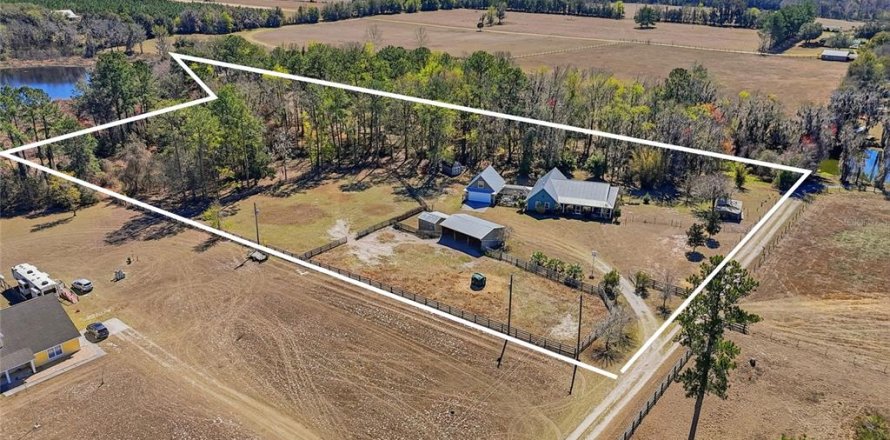 House in Alachua, Florida 4 bedrooms, 240.99 sq.m. № 2237337