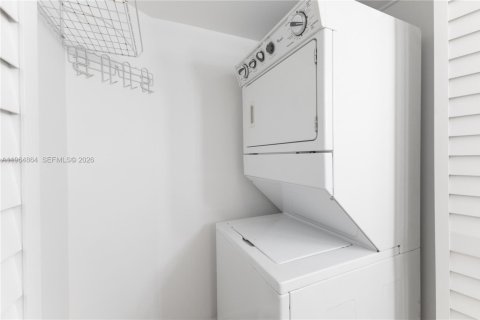 Condo in North Bay Village, Florida, 2 bedrooms  № 2026325 - photo 22