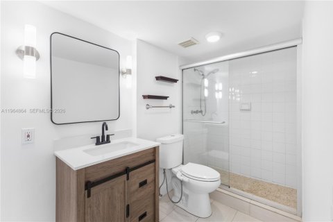 Condo in North Bay Village, Florida, 2 bedrooms  № 2026325 - photo 21