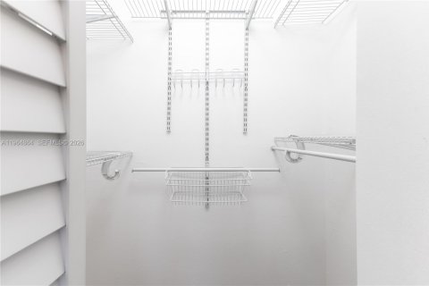 Condo in North Bay Village, Florida, 2 bedrooms  № 2026325 - photo 16